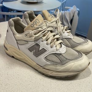 New Balance c Teddy Santis 990 V2